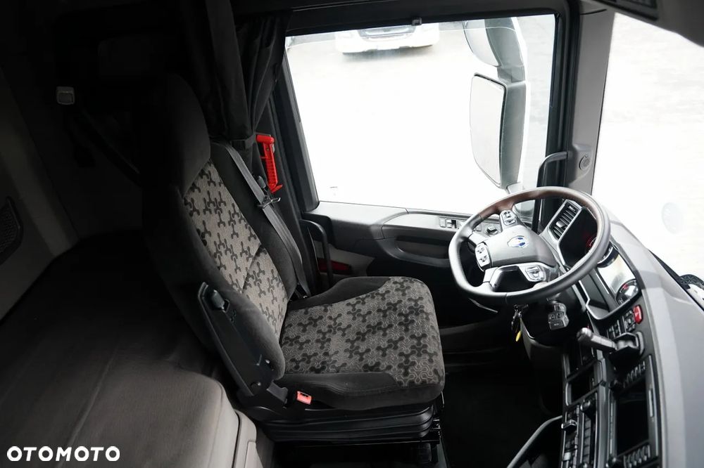 Scania R 450 / FIRANKA 7,7 m / 6x2 / DACH PODNOSZONY / OŚ PODNOSZONA / SKRĘTNA / WINDA DHOLLANDIA 3 500 KG / KLIMA POSTOJOWA / EURO 6 - 30