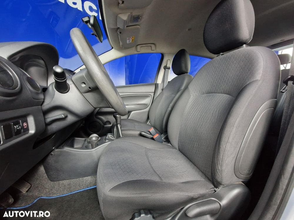 Mitsubishi Space Star - 11