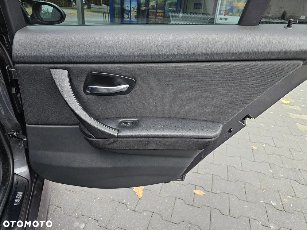 BMW Seria 3 320i - 24