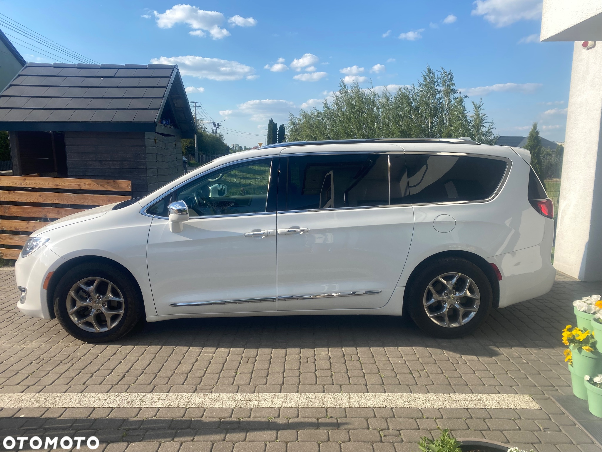Chrysler Pacifica - 2