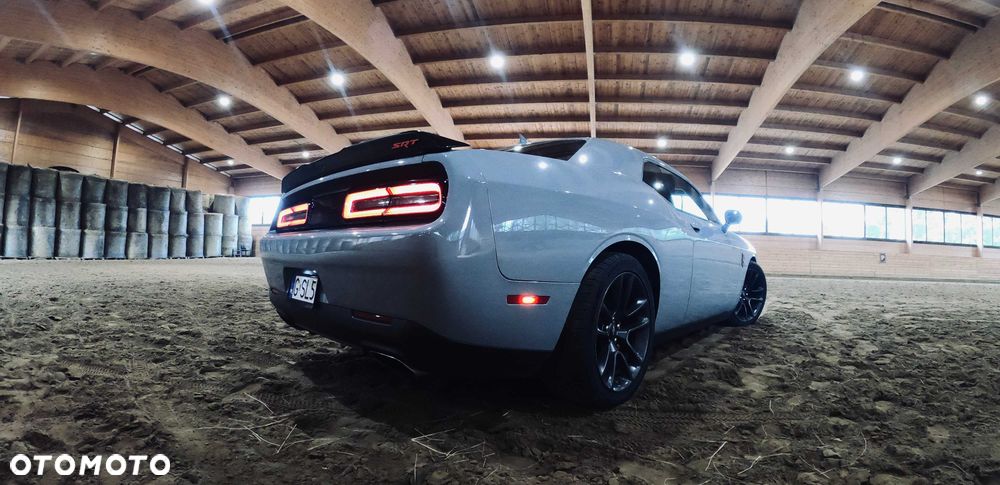 Dodge Challenger - 4