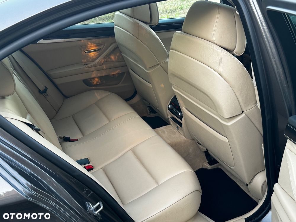 BMW Seria 5 525d Sport-Aut Modern Line - 19