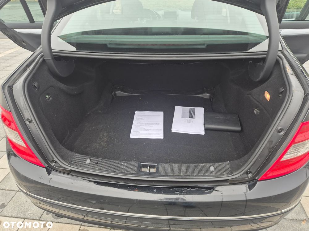 Mercedes-Benz Klasa C 200 CDI BlueEff Avantgarde - 19