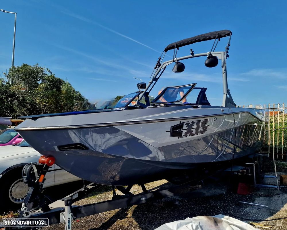 Malibu Axis Wake Research T 250 - 2