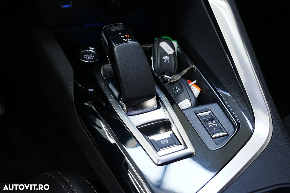 Peugeot 3008 Plug-In Hybrid 225 e-EAT8 GT - 17