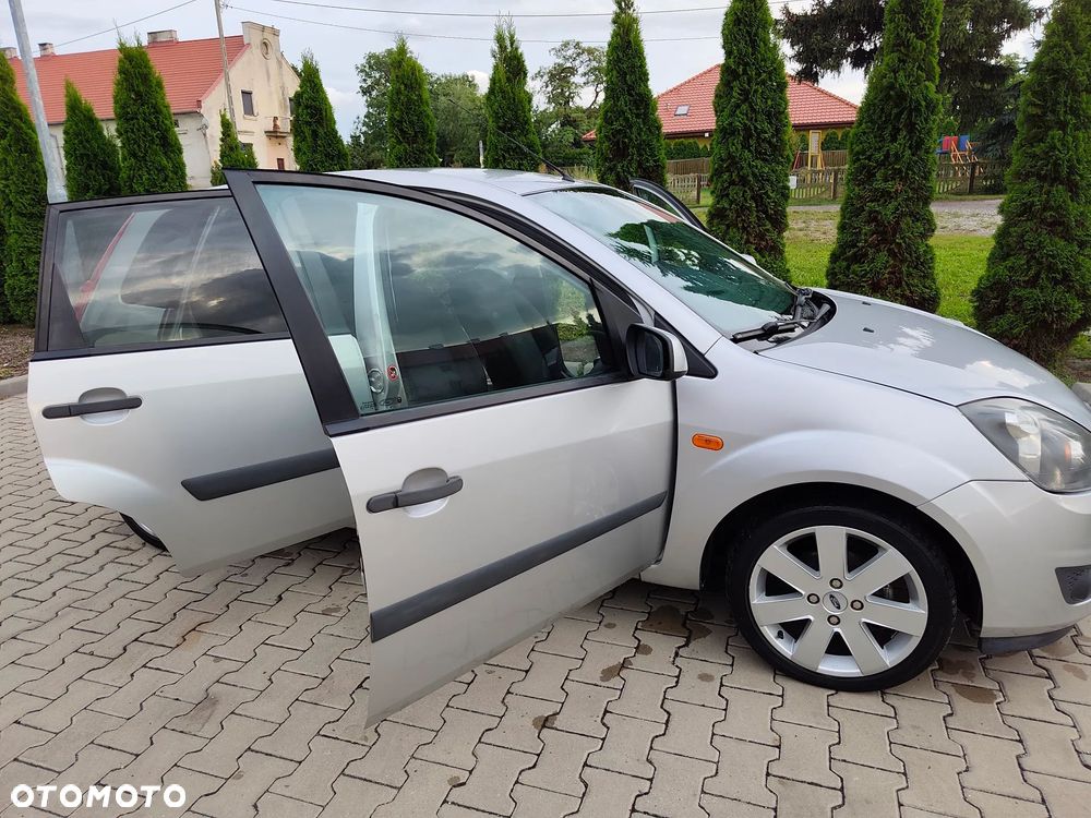 Ford Fiesta 1.3 Ambiente - 26