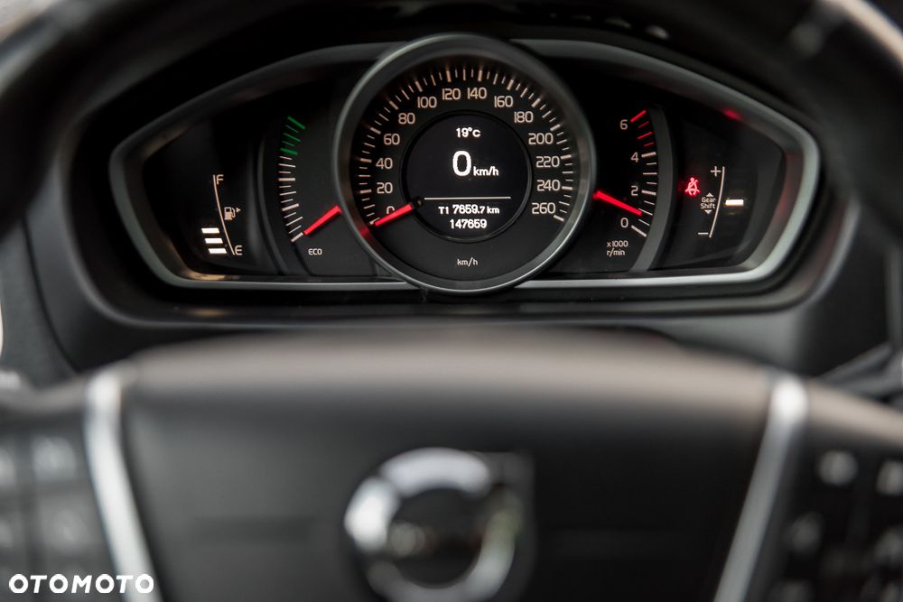 Volvo V40 D2 Drive-E Momentum - 28