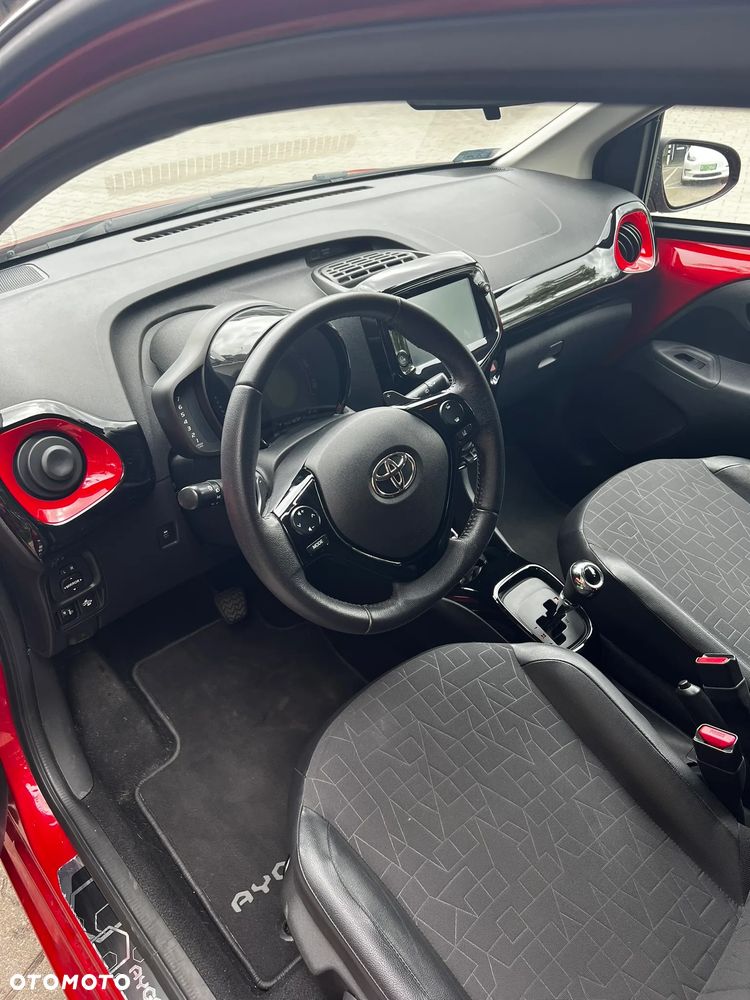 Toyota Aygo x.shift x-play connect - 9