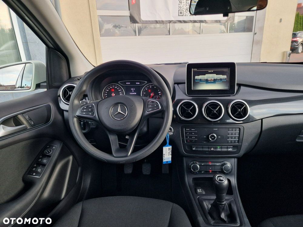 Mercedes-Benz Klasa B 180 Edition - 17