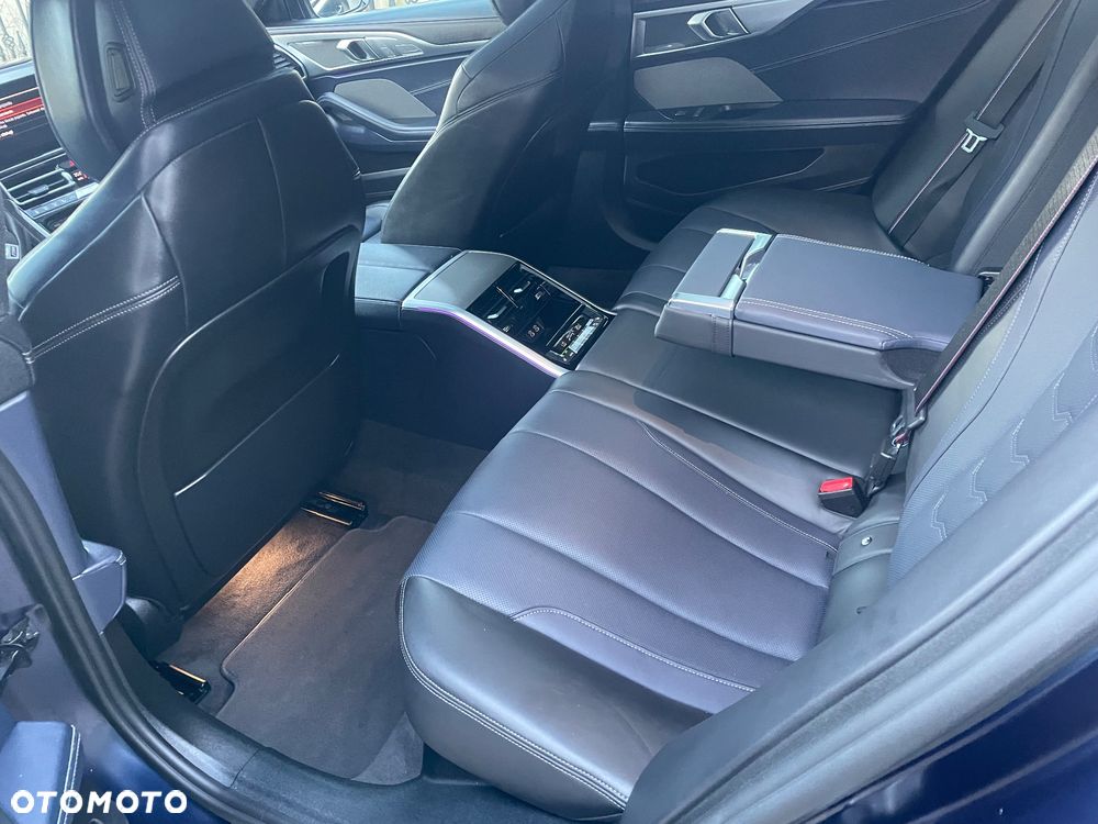 BMW Seria 8 - 21