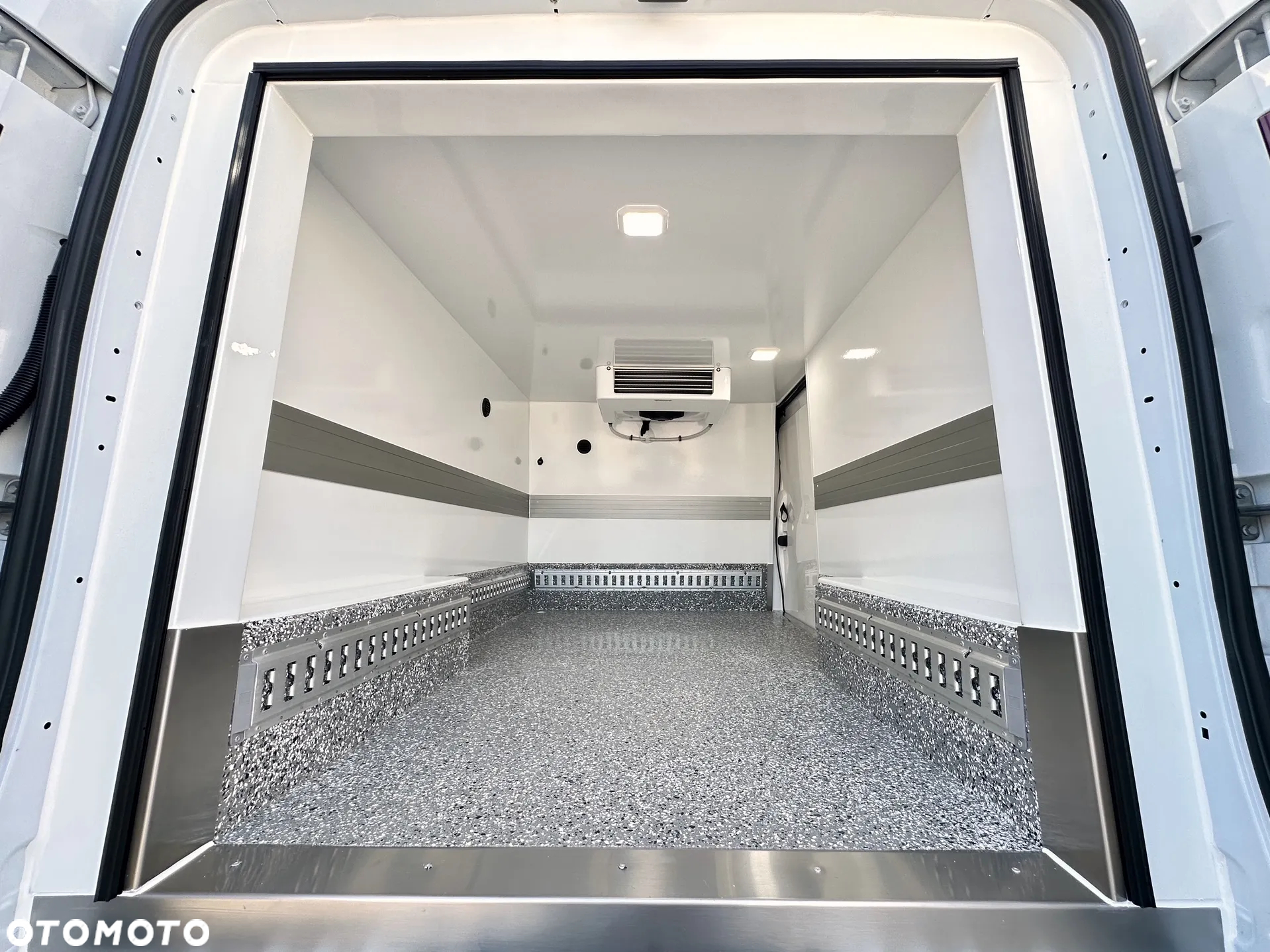 Renault Trafic L2H1 2.0 dCI 150 KM Izoterma Gruau - 23