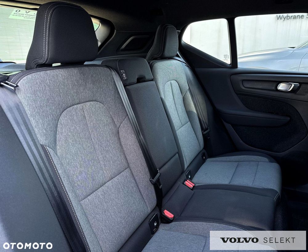 Volvo XC 40 B3 Plus Dark - 24