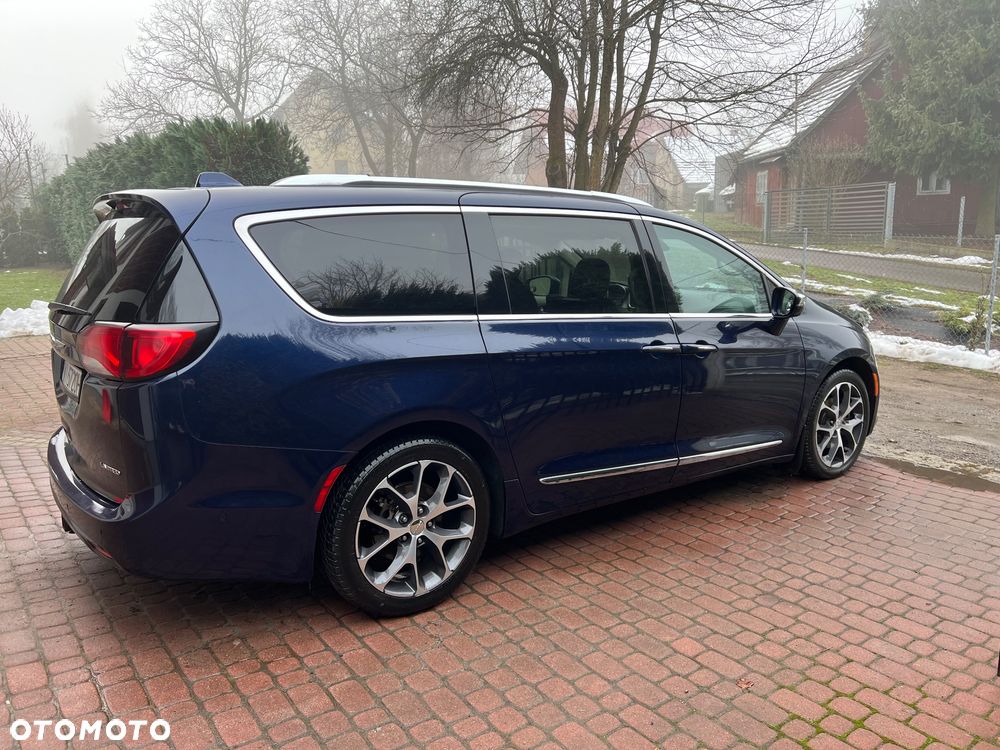 Chrysler Pacifica - 12