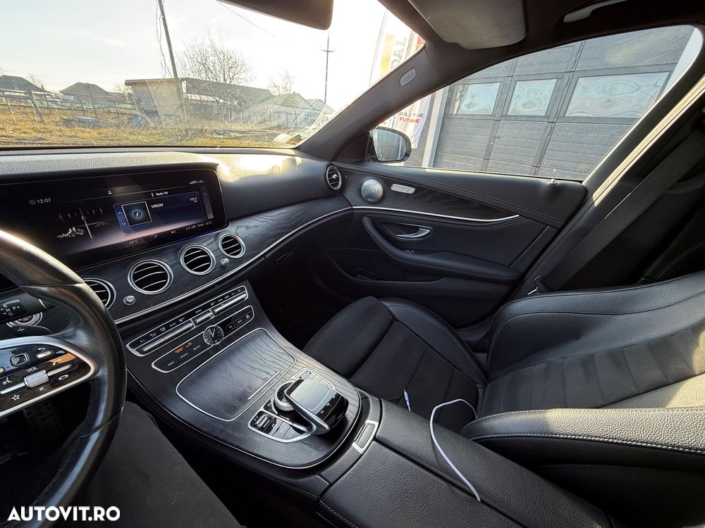 Mercedes-Benz E 220 d T 9G-TRONIC AMG Line - 9