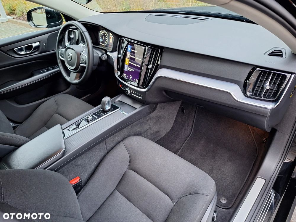 Volvo V60 D4 Momentum Pro - 25