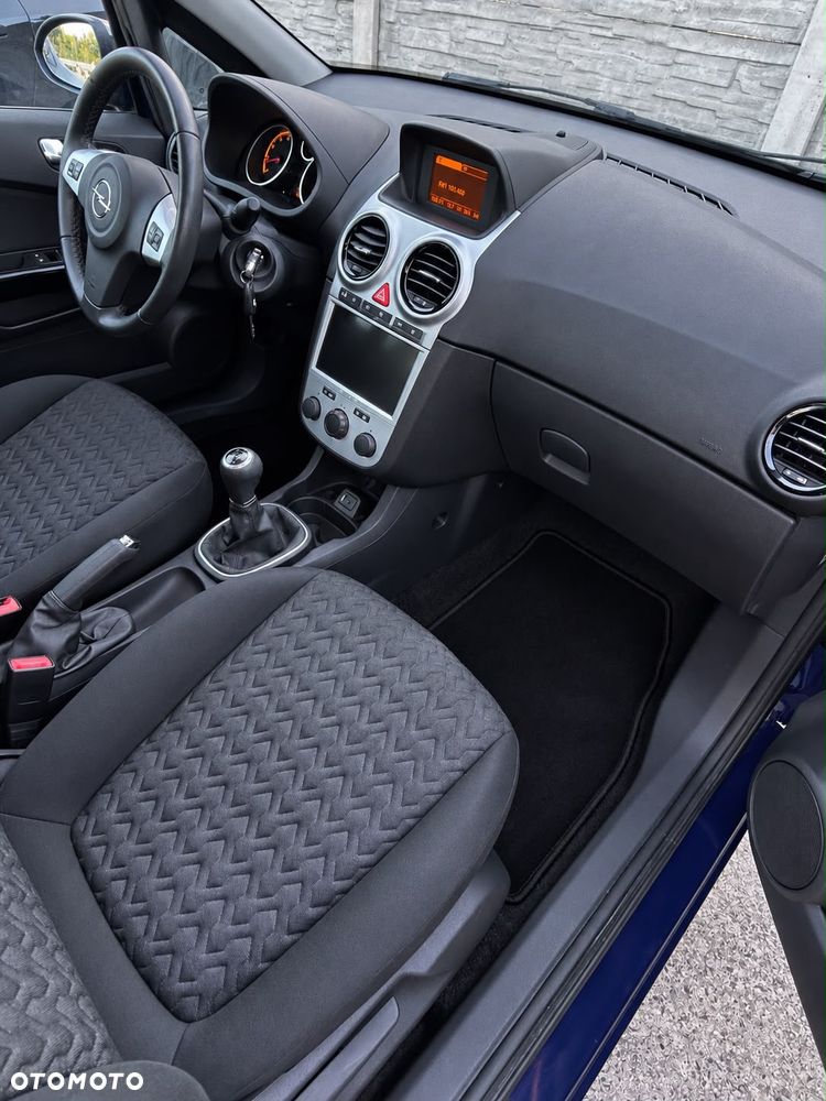 Opel Corsa 1.2 16V Cosmo - 19