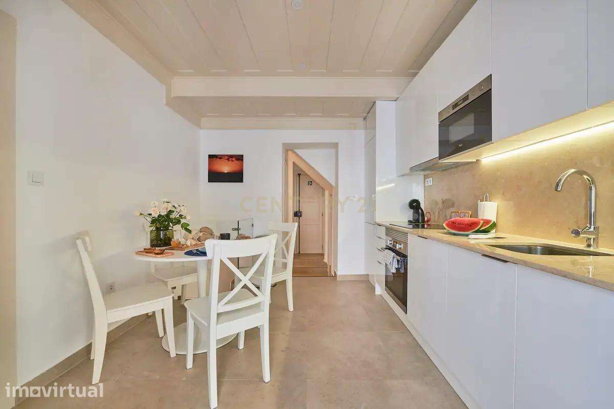 Apartamento T2 renovado e mobilado com pátio exterior privado. Em vend - Grande imagem: 2/12
