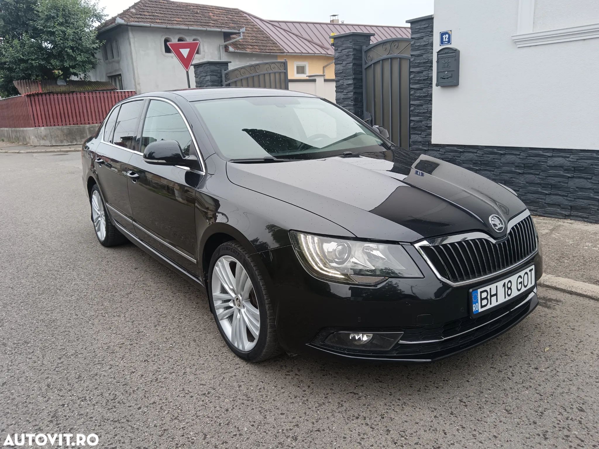 Skoda Superb 2.0 TDI Comfort DSG - 1