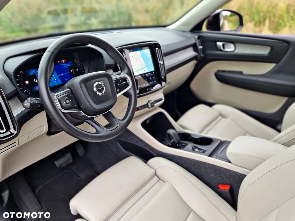 Volvo XC 40 B3 B DKG Ultra Black Edition - 2