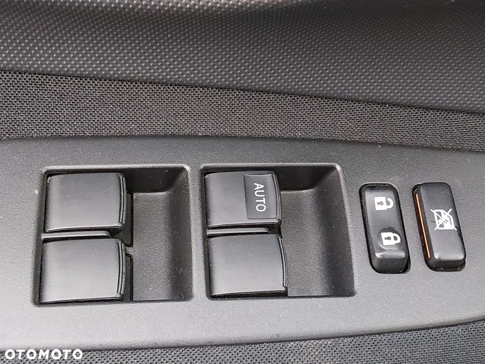Toyota Auris 1.33 VVT-i - 25