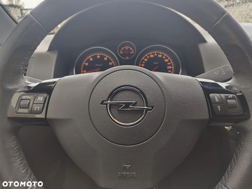 Opel Astra GTC 1.6 Turbo Innovation - 12