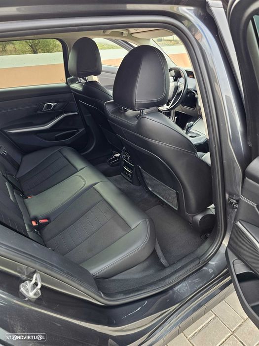 BMW 320 d xDrive Auto - 11