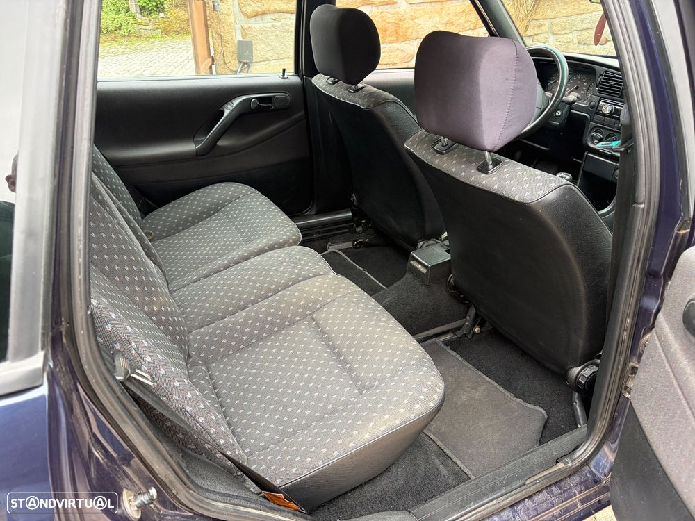 VW Passat Variant 1.9 GL TDI - 14