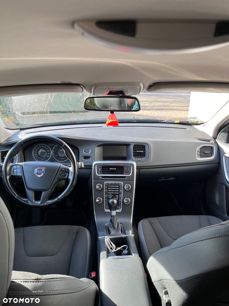 Volvo V60 DRIVe Momentum - 12