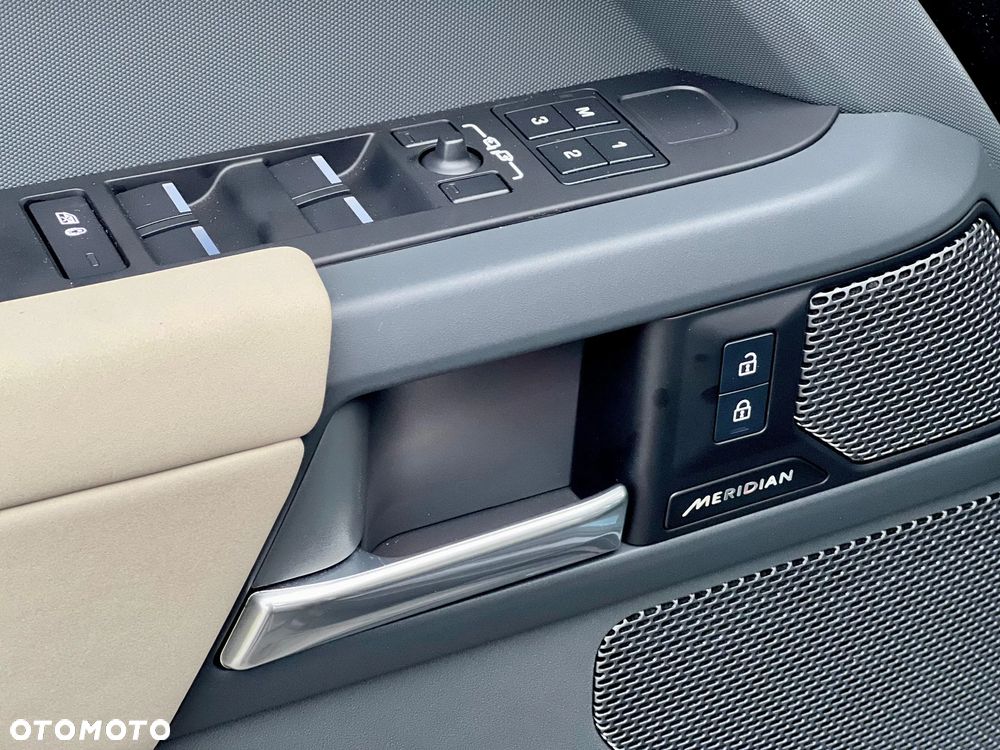 Land Rover Defender 3.0 D300 mHEV X-Dynamic SE - 27