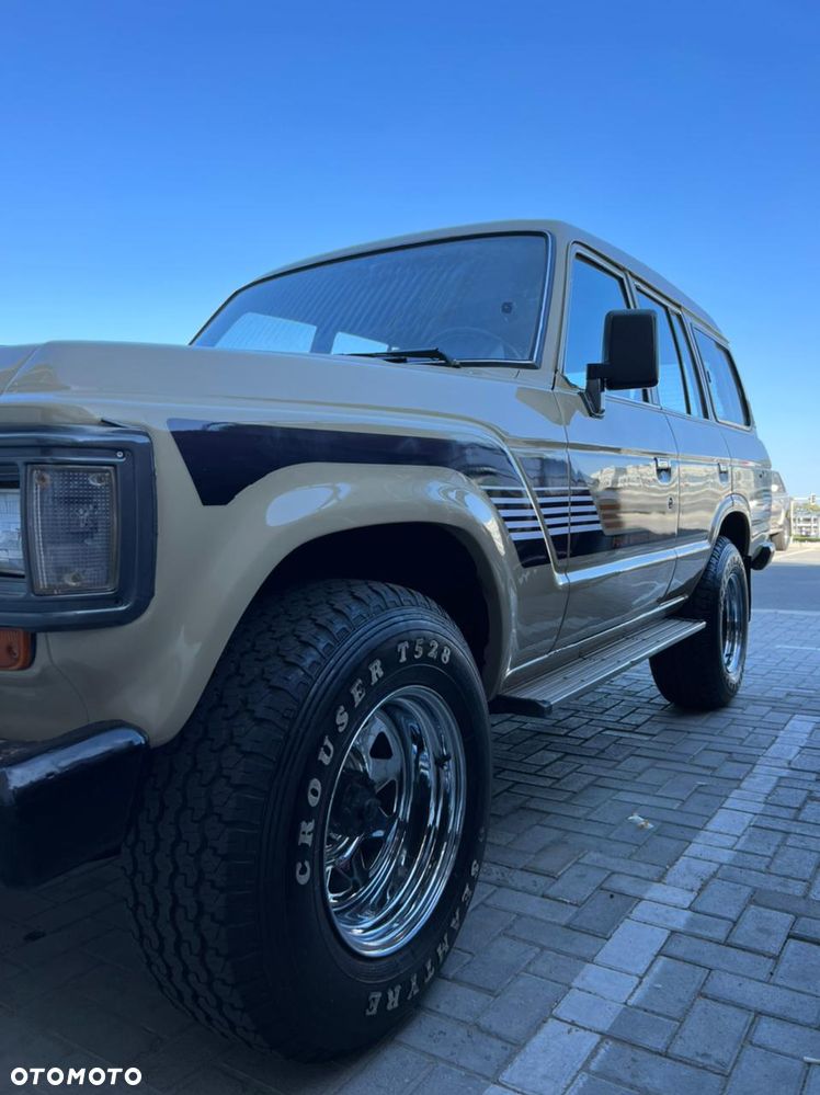 Toyota Land Cruiser RJ70 - 2