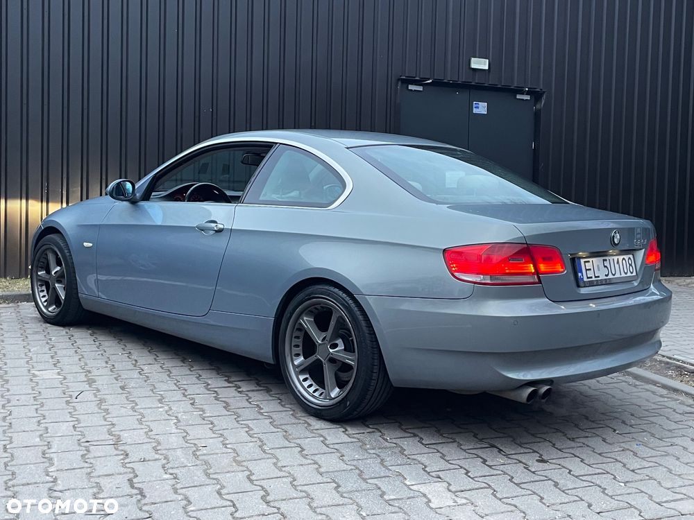 BMW Seria 3 325i M Sport Edition - 18