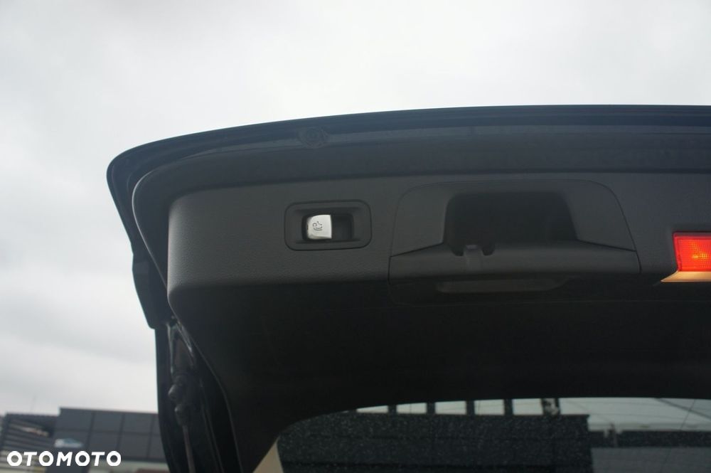 Mercedes-Benz GLC - 24