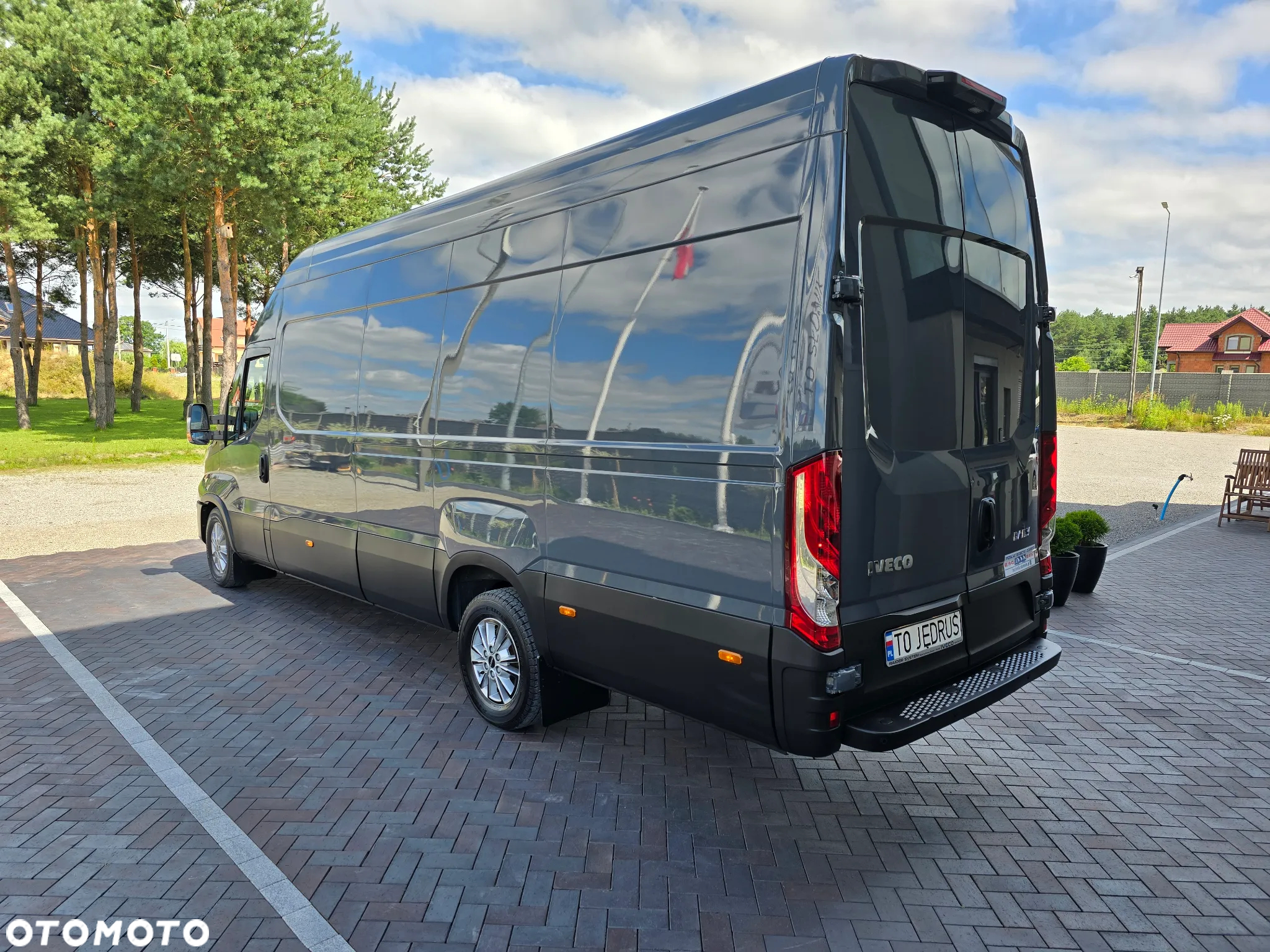 Iveco DAILY 35S18 FURGON MAXI 18m3 BOGATA OPCJA WYPOSAŻENIA LEDY NAVI KAMERA COFANIA ASYSTEN KIEROWCY FELGI ALUMINIOWE 51 Tyś km SERWIS DO OSTATNIEGO km ASO IVECO SALON PL STAN JAK NOWY NA GWARANCI FABRYCZNEJ - 12