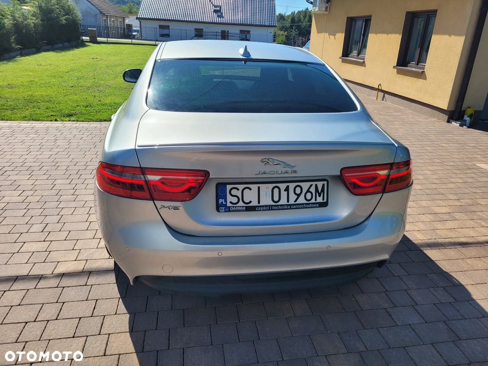 Jaguar XE 2.0 D R-Sport - 4