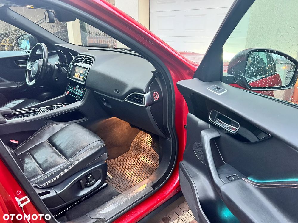 Jaguar F-Pace 30t AWD Prestige - 6