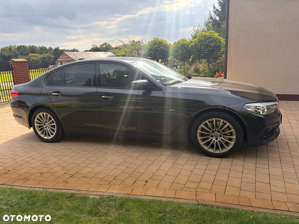 BMW Seria 5 530d xDrive Sport Line sport - 17