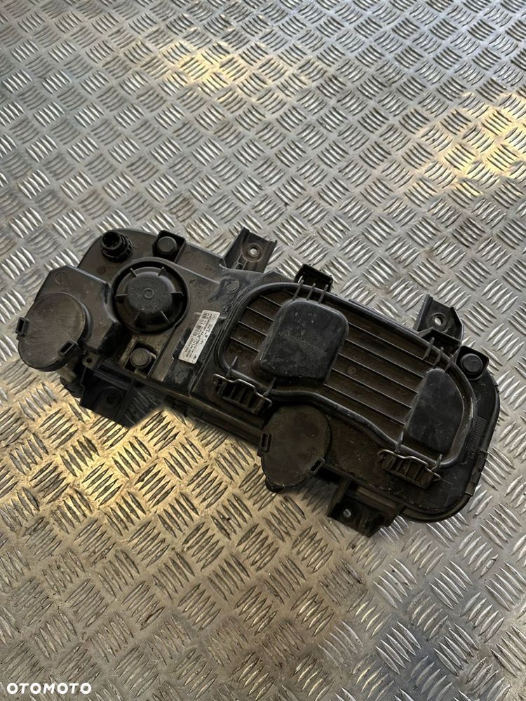 LAMPA REFLEKTOR PRAWY MERCEDES ATEGO A9738202361 - 2