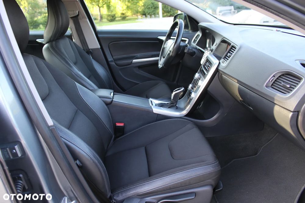 Volvo S60 Cross Country D3 Geartronic Momentum - 8