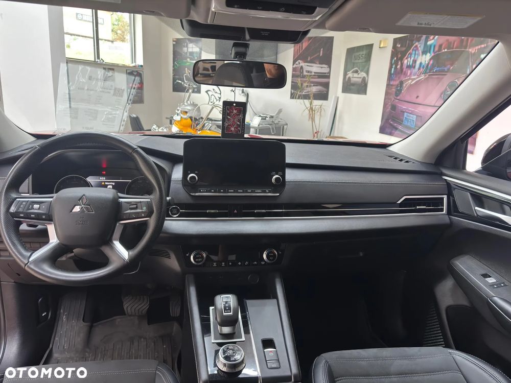 Mitsubishi Outlander - 10