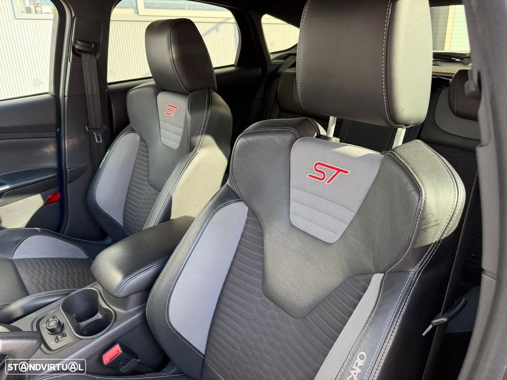 Ford Focus 2.0 EcoBoost ST - 13