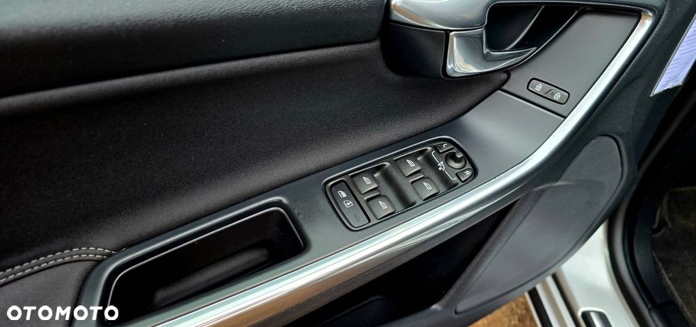 Volvo V60 D4 Momentum - 22