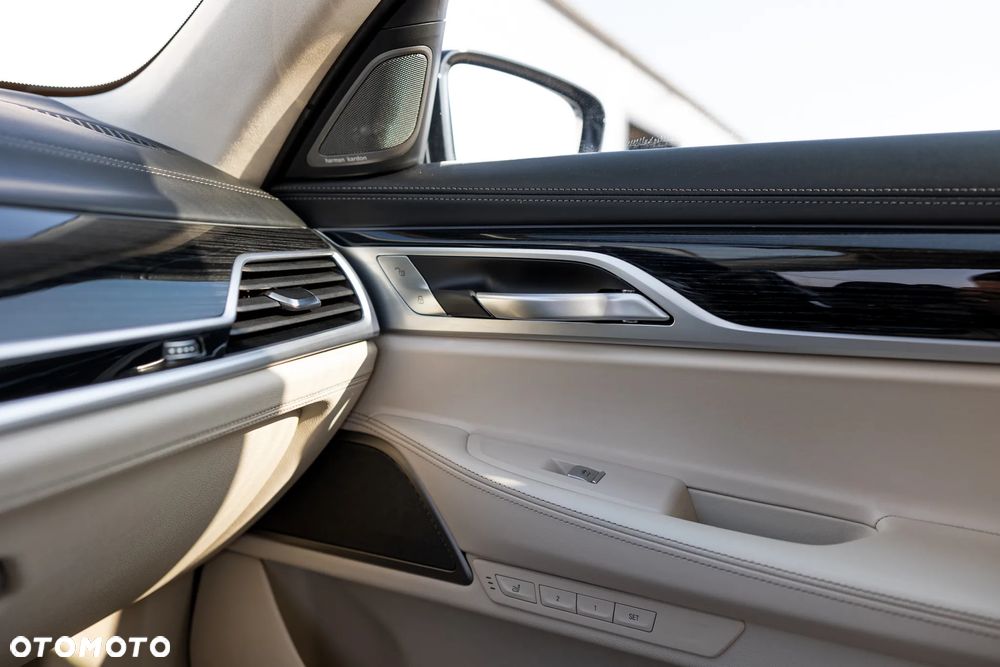 BMW Seria 7 750d xDrive sport - 28
