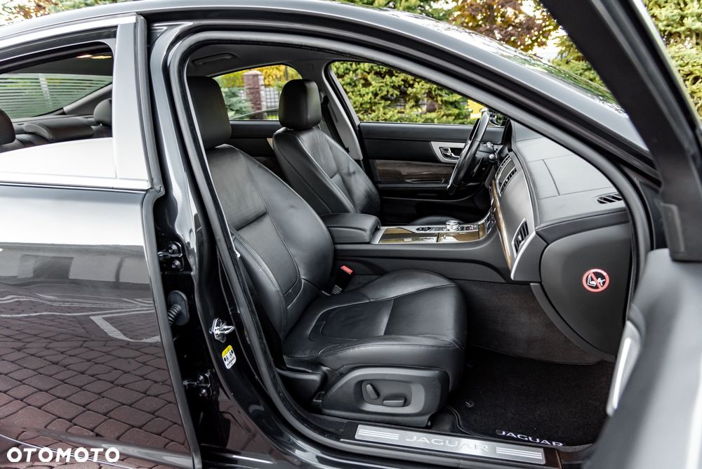 Jaguar XF 2.2 - 24