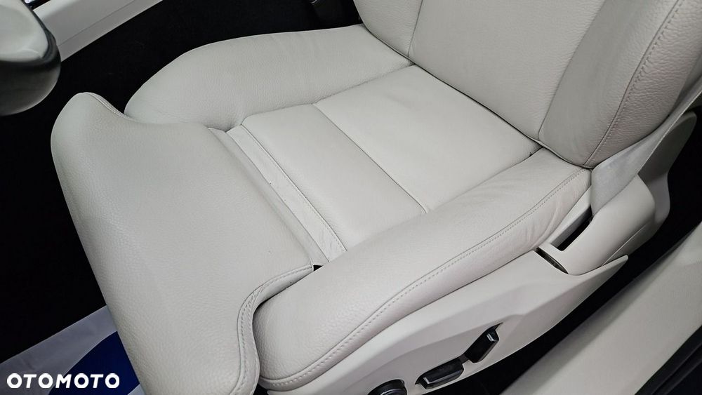 Volvo XC 60 B5 B AWD Plus Bright - 12
