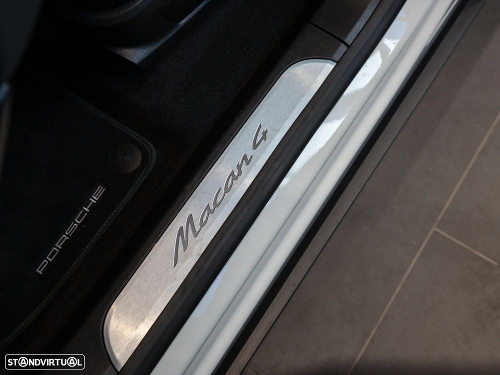 Porsche Macan Electric 4 - 24