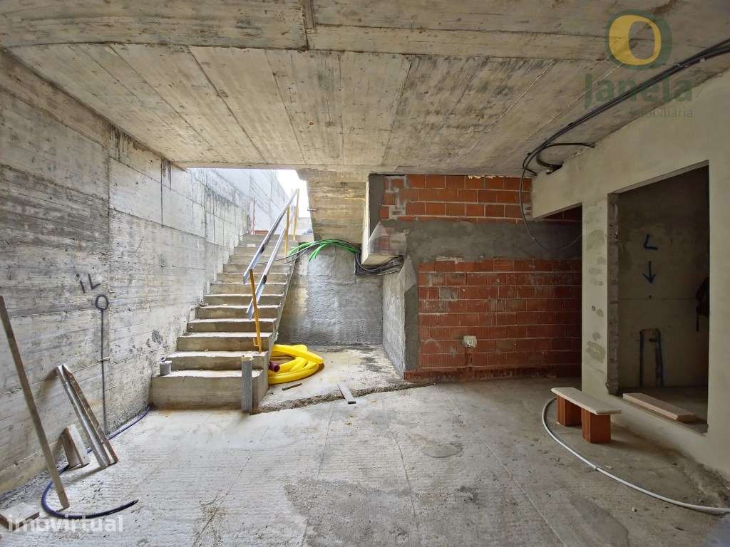 Luxuosa Moradia Moderna em construção, com piscina e jardim, garage... - Grande imagem: 5/9