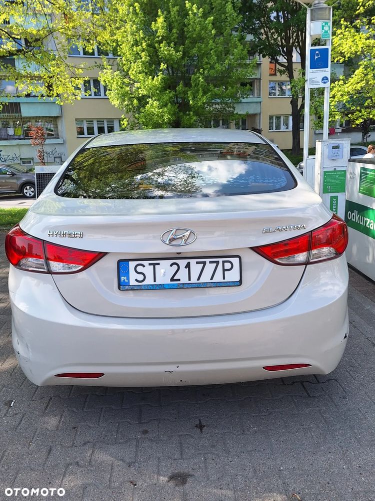 Hyundai Elantra 1.6 Comfort - 15