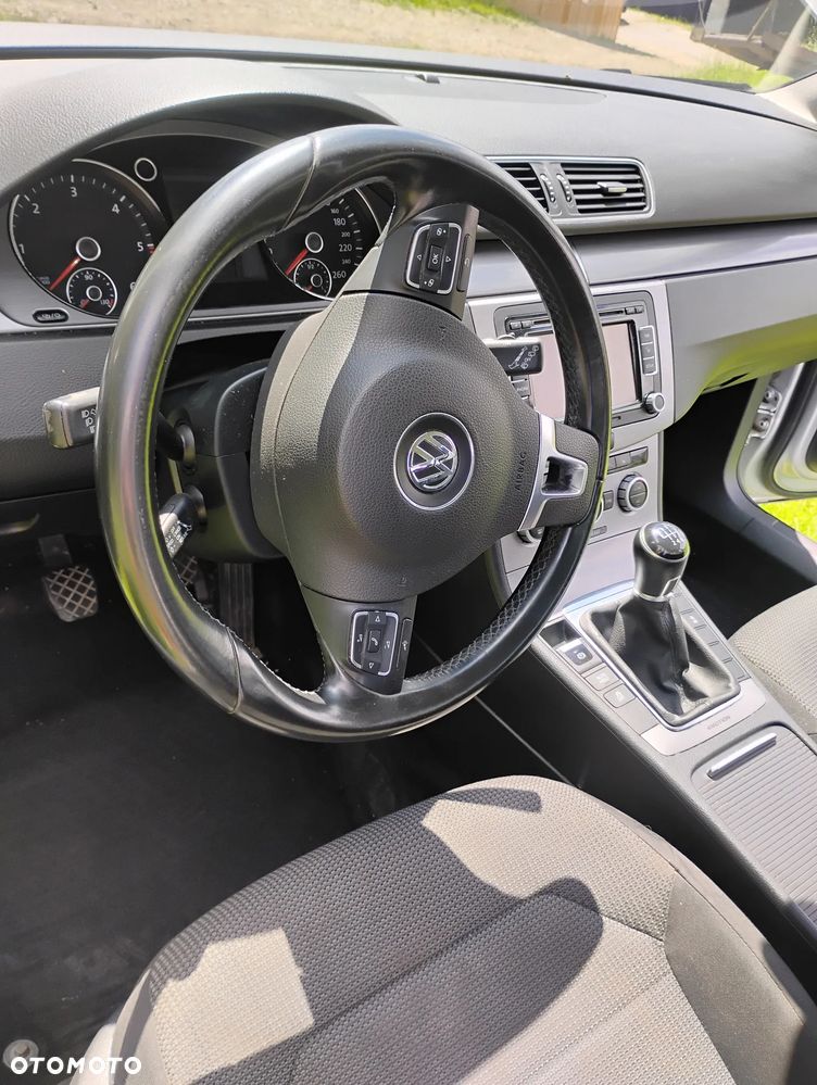 Volkswagen Passat 2.0 TDI DPF BlueMotion Technology Comfortline - 5
