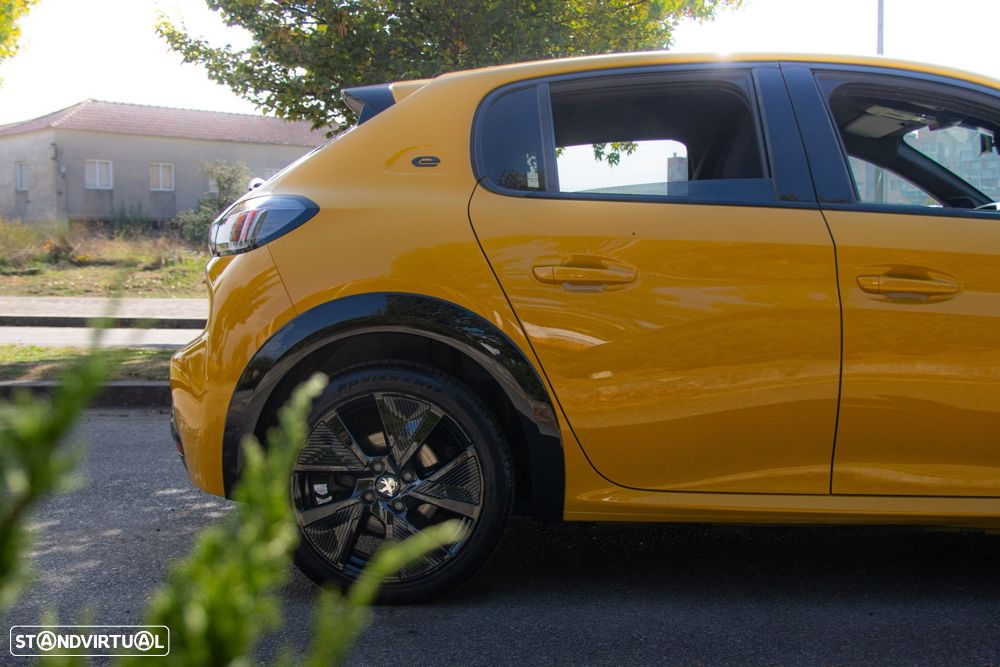 Peugeot e-208 GT - 16