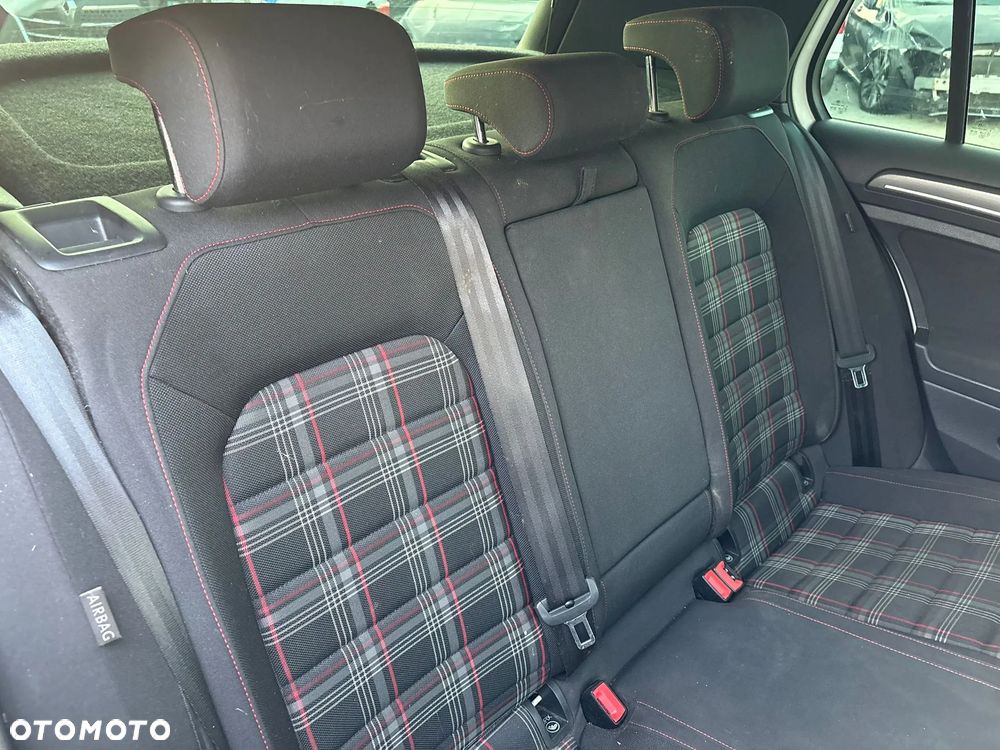 Volkswagen Golf GTI (BlueMotion Technology) DSG - 13